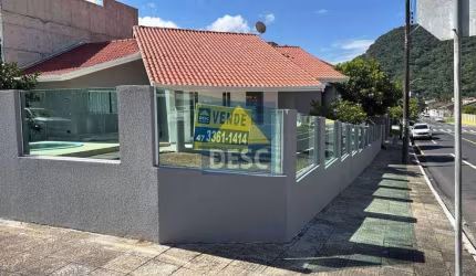 Casa com piscina à venda no Bairro da Barra em Balneário Camboriú