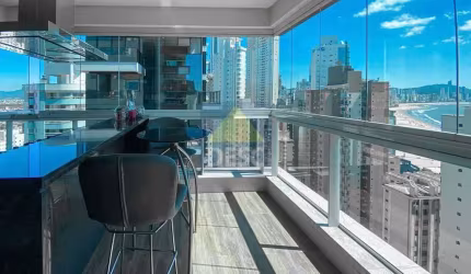 Apartamento vista mar com 3 suítes à venda no Edifício Luar Biasa