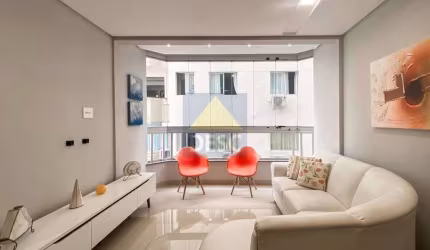 Apartamento mobiliado quadra mar para locação anual no Ed. Solar do Cangongo em Balneário Camboriú