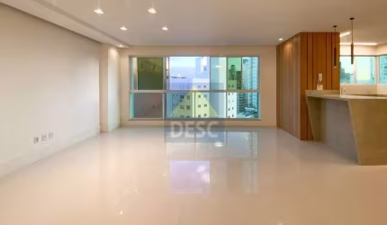 Apartamento com 3 suítes para locação no Ed. De La Torre no Centro de Balneário Camboriú
