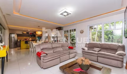 Casa em condomínio fechado com 4 quartos à venda na Rua Attílio Bilibio, 120, Jardim Carvalho, Porto Alegre por R$ 2.380.000
