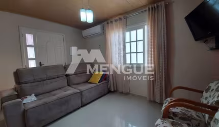 Casa com 3 quartos à venda na Acesso Vinte e Sete, 330, Alto Petrópolis, Porto Alegre por R$ 340.000