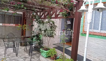 Casa com 16 quartos à venda na Avenida Polônia, 521, São Geraldo, Porto Alegre por R$ 855.000