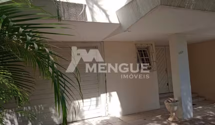 Casa com 3 quartos à venda na Rua Fontoura Xavier, 167, Jardim São Pedro, Porto Alegre por R$ 900.000