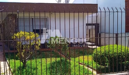 Casa com 4 quartos à venda na Rua Barão de Tramandaí, 15, Passo da Areia, Porto Alegre por R$ 1.075.000