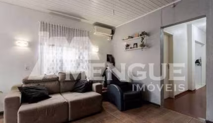 Casa com 6 quartos à venda na Rua Antônio Joaquim Mesquita, 60, Passo da Areia, Porto Alegre por R$ 1.070.000