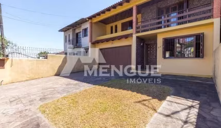 Casa com 3 quartos à venda na Avenida Ipê, 298, Vila Jardim, Porto Alegre por R$ 890.000