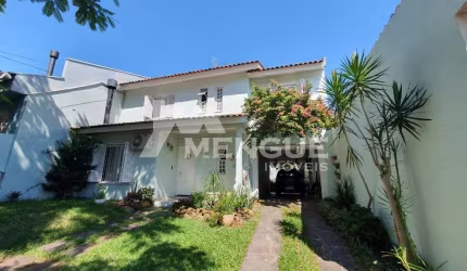 Casa com 3 quartos à venda na Rua Padre Henrique Lenz, 44, Jardim São Pedro, Porto Alegre por R$ 780.000