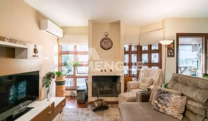 Apartamento com 3 quartos à venda na Rua Professor Ivo Corseuil, 324, Petrópolis, Porto Alegre por R$ 750.000