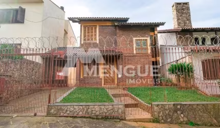 Casa com 3 quartos à venda na Rua Vicente Marsiglia Filho, 206, Alto Petrópolis, Porto Alegre por R$ 655.000