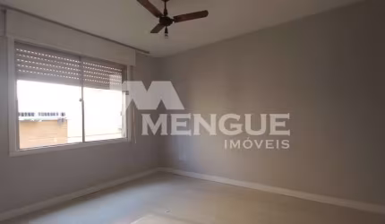 Apartamento com 2 quartos à venda na Rua Sapê, 522, Passo da Areia, Porto Alegre por R$ 239.000