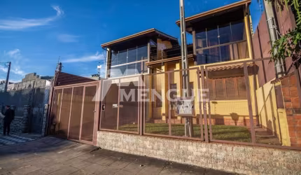 Casa com 4 quartos à venda na Rua Ricalde Marques, 205, Jardim São Pedro, Porto Alegre por R$ 1.090.000