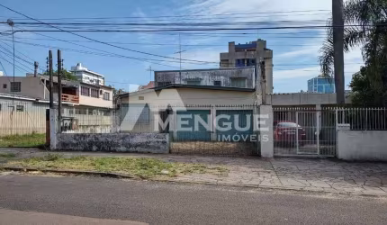 Casa com 5 quartos à venda na Travessa Professor Emeterio Garcia Fernandez, 348, Cristo Redentor, Porto Alegre por R$ 690.000