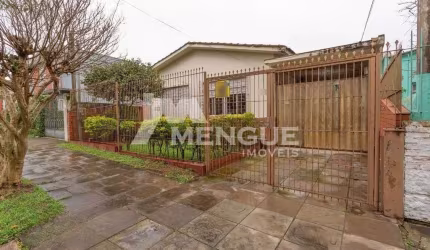 Casa com 2 quartos à venda na Rua Cândido Portinari, 151, São Sebastião, Porto Alegre por R$ 600.000