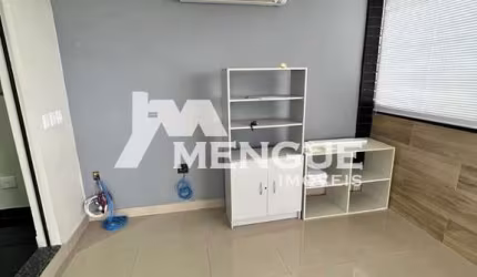 Sala comercial com 3 salas para alugar na Avenida Rocco Aloise, 8, Sarandi, Porto Alegre por R$ 1.800