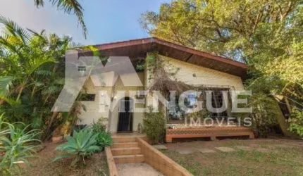 Casa com 3 quartos à venda na Avenida Assis Chateaubriand, 17, São Sebastião, Porto Alegre por R$ 840.000