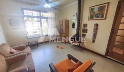 Casa com 4 quartos à venda na Travessa Trindade, 130, Jardim Lindóia, Porto Alegre por R$ 1.800.000