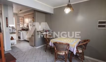 Casa em condomínio fechado com 3 quartos à venda na Avenida Faria Lobato, 1120, Sarandi, Porto Alegre por R$ 297.000