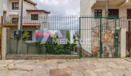 Terreno à venda na Rua Roque Calage, 442, Passo da Areia, Porto Alegre por R$ 900.000