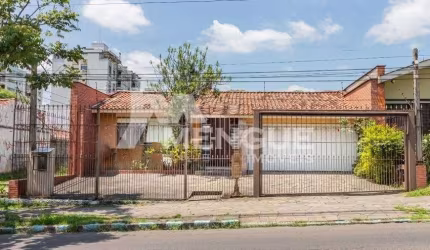 Casa com 3 quartos à venda na Avenida Montreal, 179, Jardim Lindóia, Porto Alegre por R$ 883.700