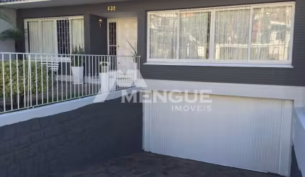 Casa com 5 quartos à venda na Avenida General Barreto Viana, 430, Chácara das Pedras, Porto Alegre por R$ 1.550.000