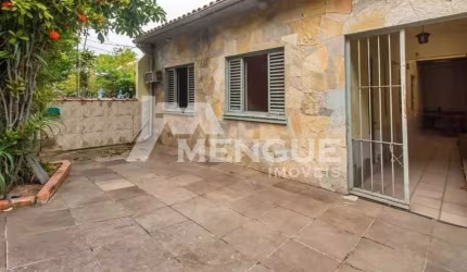 Casa com 3 quartos à venda na Rua Irene Capponi Santiago, 130, Cristo Redentor, Porto Alegre por R$ 299.000