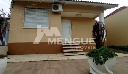 Casa com 3 quartos à venda na Rua Antônio Francisco Lisboa, 70, Rubem Berta, Porto Alegre por R$ 470.000