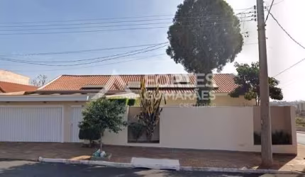 Casa com 3 quartos à venda no Jardim Califórnia, Ribeirão Preto  por R$ 1.900.000