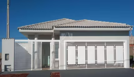 Casa com 3 quartos à venda no Centro, Altinópolis  por R$ 750.000