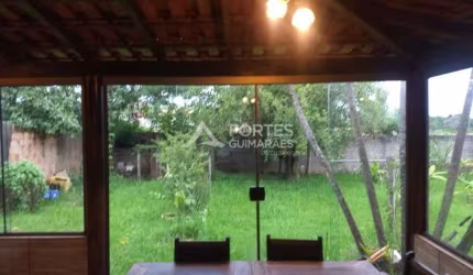 Casa com 3 quartos à venda no Jardim Maria Tereza, Cajuru  por R$ 800.000