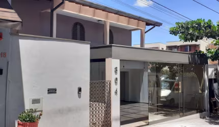 Casa comercial à venda no Jardim Palma Travassos, Ribeirão Preto  por R$ 830.000