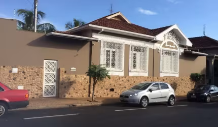 Casa com 4 quartos à venda no Centro, Barretos  por R$ 3.000.000