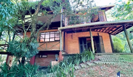 Casa para Venda em Balneário Camboriú, Praia do Estaleiro, 3 dormitórios, 1 suíte, 2 banheiros, 2 vagas