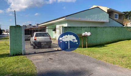 CASA DE ESQUINA COM LOCALIZAÇÃO PRIVILEGIADA