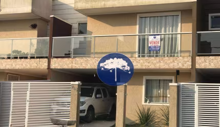 Excelente Sobrado localizado no Bairro Iguaçu, Jardim Dona Rosa