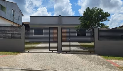 Casa com Excelente Quintal no Capela Velha em Araucária