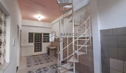 Casa com 1 quarto para alugar na Artur Rios, 231, Senador Vasconcelos, Rio de Janeiro por R$ 850