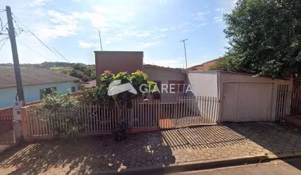 Casa em ótima localização à venda, JARDIM BRESSAN, TOLEDO - PR