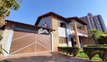 Sobrado com excelente localização para investimento à venda, CENTRO, TOLEDO - PR