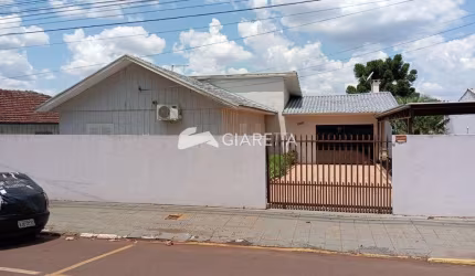 Casa à venda com ótima localização no CENTRO, TOLEDO - PR