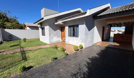 Casa com sobra de terreno para venda no JARDIM COOPAGRO em TOLEDO-PR