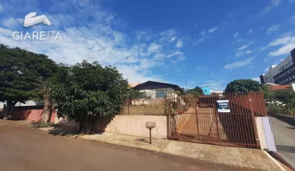 Casa em madeira mista, amplo terreno, à venda, CENTRO, TOLEDO - PR