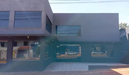 Sala comercial nova com mezanino para locação na Vila Pioneiro, Toledo - PR