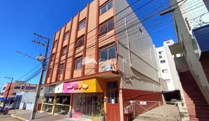 Apartamento amplo e bem localizado para locação no Centro, Toledo - PR
