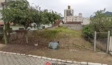 TERRENO NO BAIRRO TABULEIRO COM 312 M² CAMBORIÚ