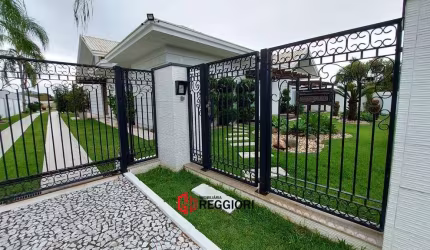 CASA COM PISCINA EM ITAJAÍ ALTO PADRÃO AMERICANO
