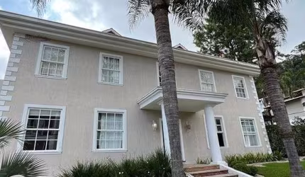 CASA EM CONDOMÍNIO FECHADO EM BALNEÁRIO CAMBORIÚ
