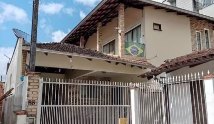 AMPLO SOBRADO 3 DOR ACEITA TROCA CENTRO JOINVILLE