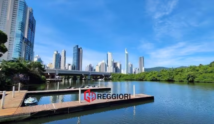 KITNET INCRÍVEL COM DECK ACESSO PRIVT RIO CAMBORIÚ