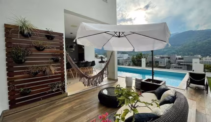 CASA ALTO PADRÃO DECORADA EM CONDOMÍNIO FECHADO